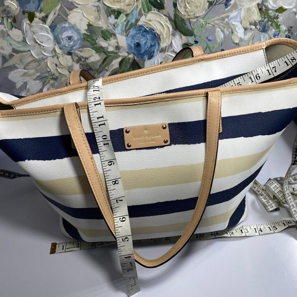 Kate Spade navy/cream tote bag. Please see all photos as they are part of the it - Picture 9 of 17
